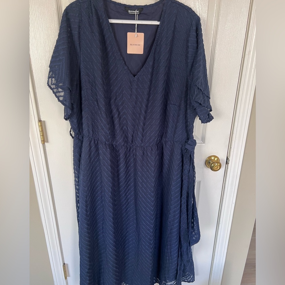 BLOOMCHIC Texture Tiered Ruffle Sleeve See Through Dress NWT 22-24 - Picture 6 of 7
